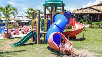 Área de juegos infantiles al aire libre