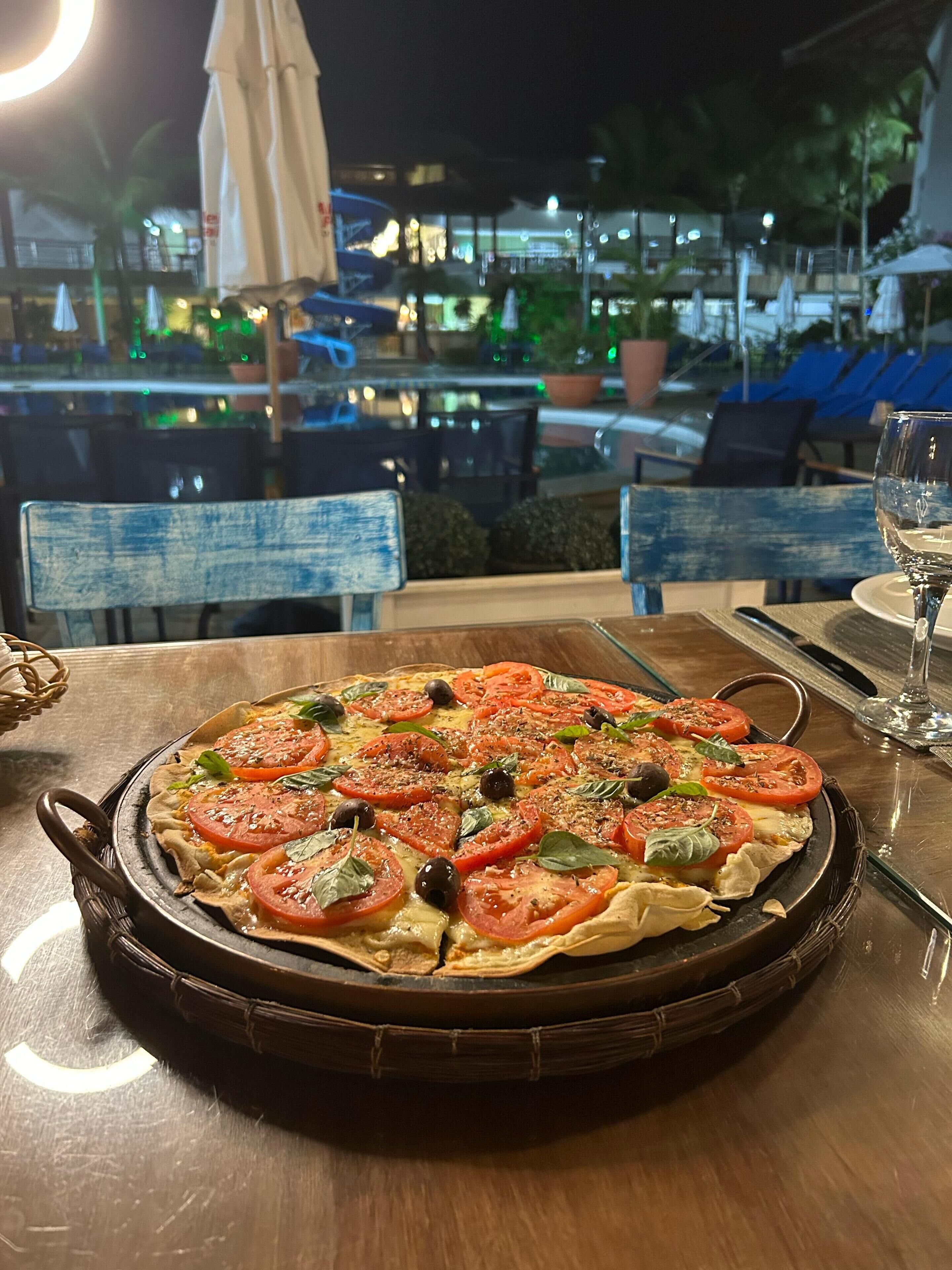 breakfast, lunch and dinner served