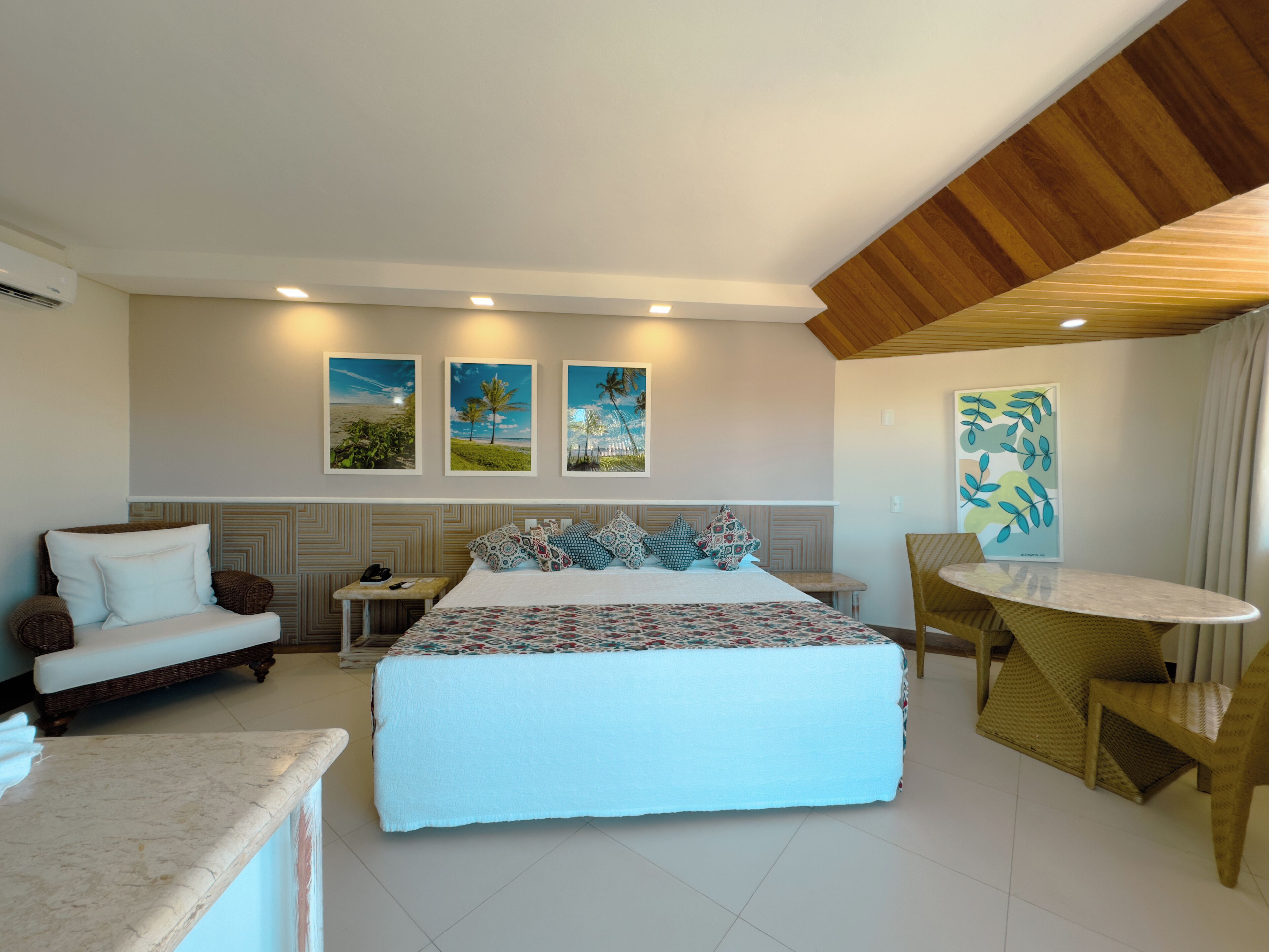 suite | minibar, in-room safe, desk, blackout curtains