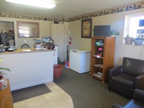 Lobby - Budget Inn Motel Denison (Denison)
