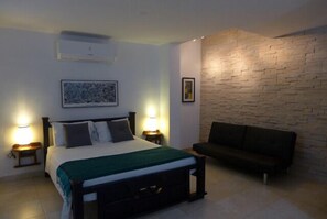 Family Suite | Minibar, in-room safe, desk, iron/ironing board - Hotel Boutique Diego de Alcala (Cartagena)