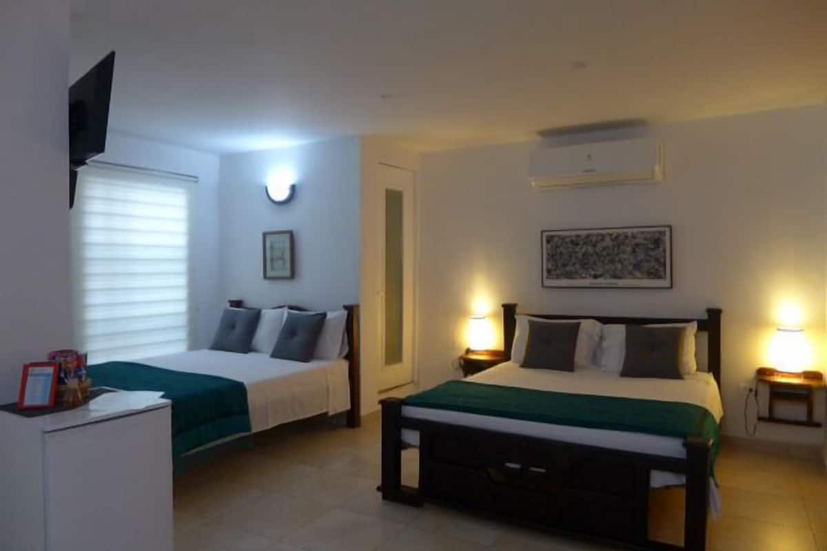 Family Suite | Minibar, in-room safe, desk, iron/ironing board