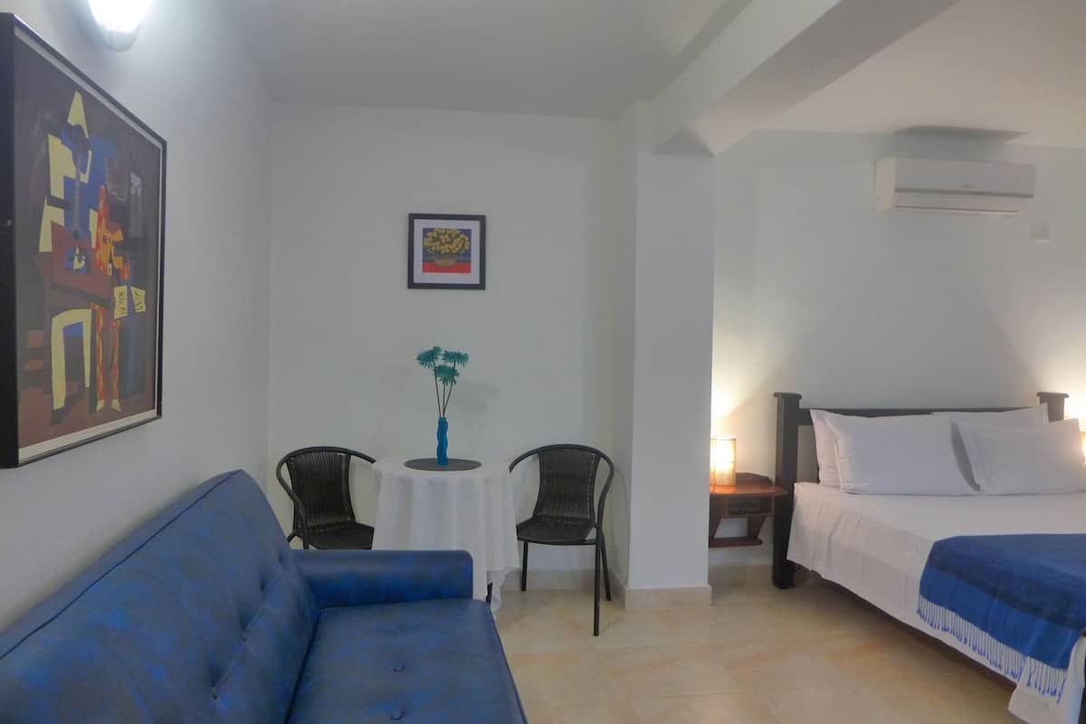 Standard Suite | Minibar, in-room safe, desk, iron/ironing board