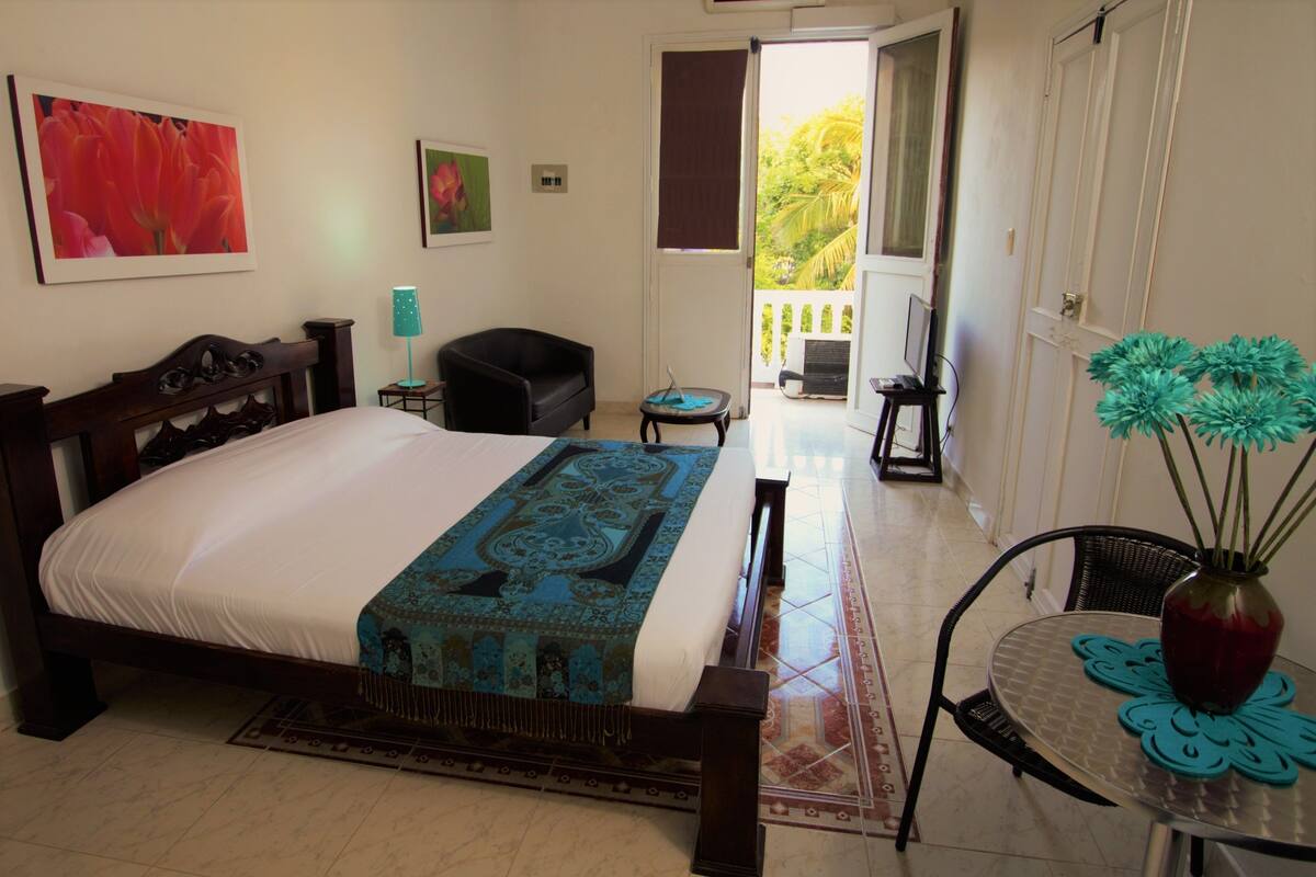 Deluxe Suite, Park View | Minibar, in-room safe, desk, iron/ironing board
