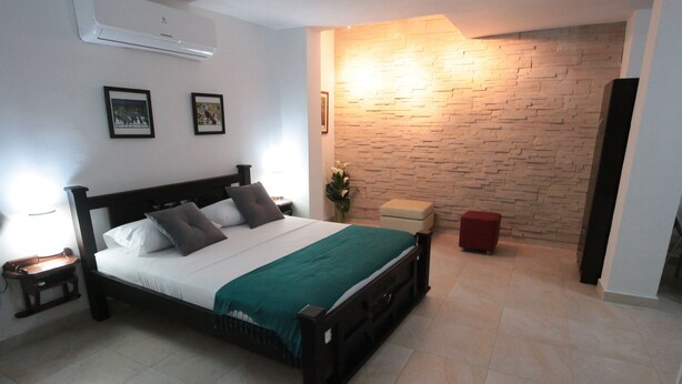 Family Suite | Minibar, in-room safe, desk, iron/ironing board