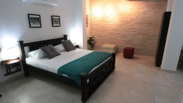 Suite Keluarga | Minibar, brankas, meja kerja, dan setrika/meja setrika