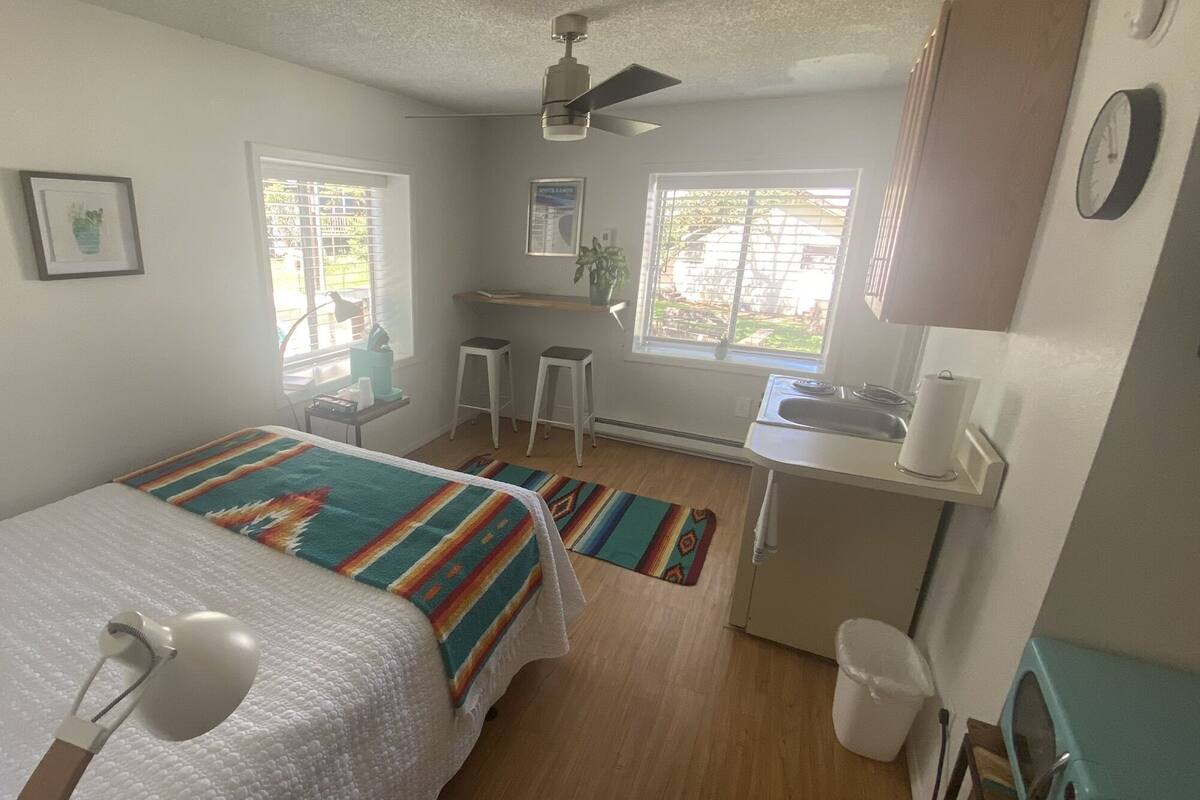 Standard Room, 1 Queen Bed