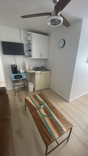 Signature Suite, 1 Bedroom, Kitchenette, City View | Living area | 32-inch LCD TV with cable channels, TV, Netflix - Summit Inn (Cloudcroft)