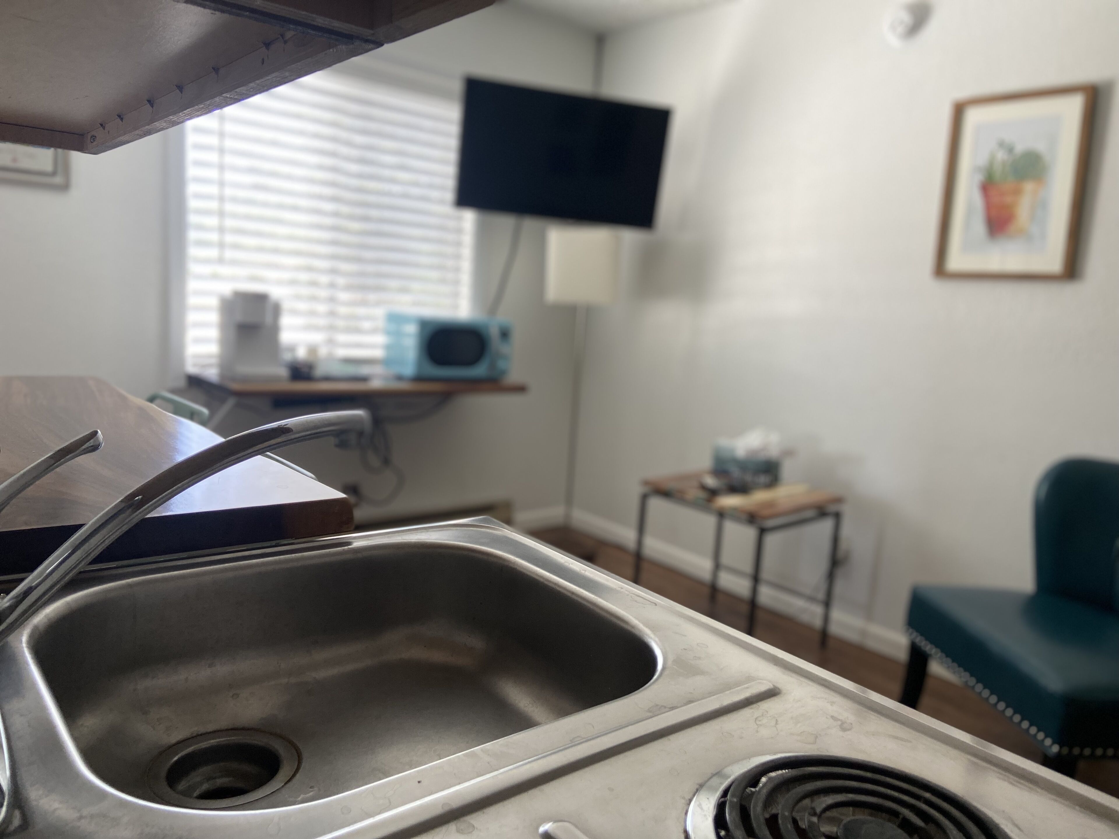 family suite | private kitchen | mini-fridge, microwave, stovetop, coffee/tea maker