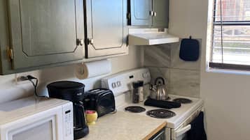 Cabana clássica, 2 quartos | Cozinha privada | Frigobar, micro-ondas, cooktop, cafeteira/chaleira