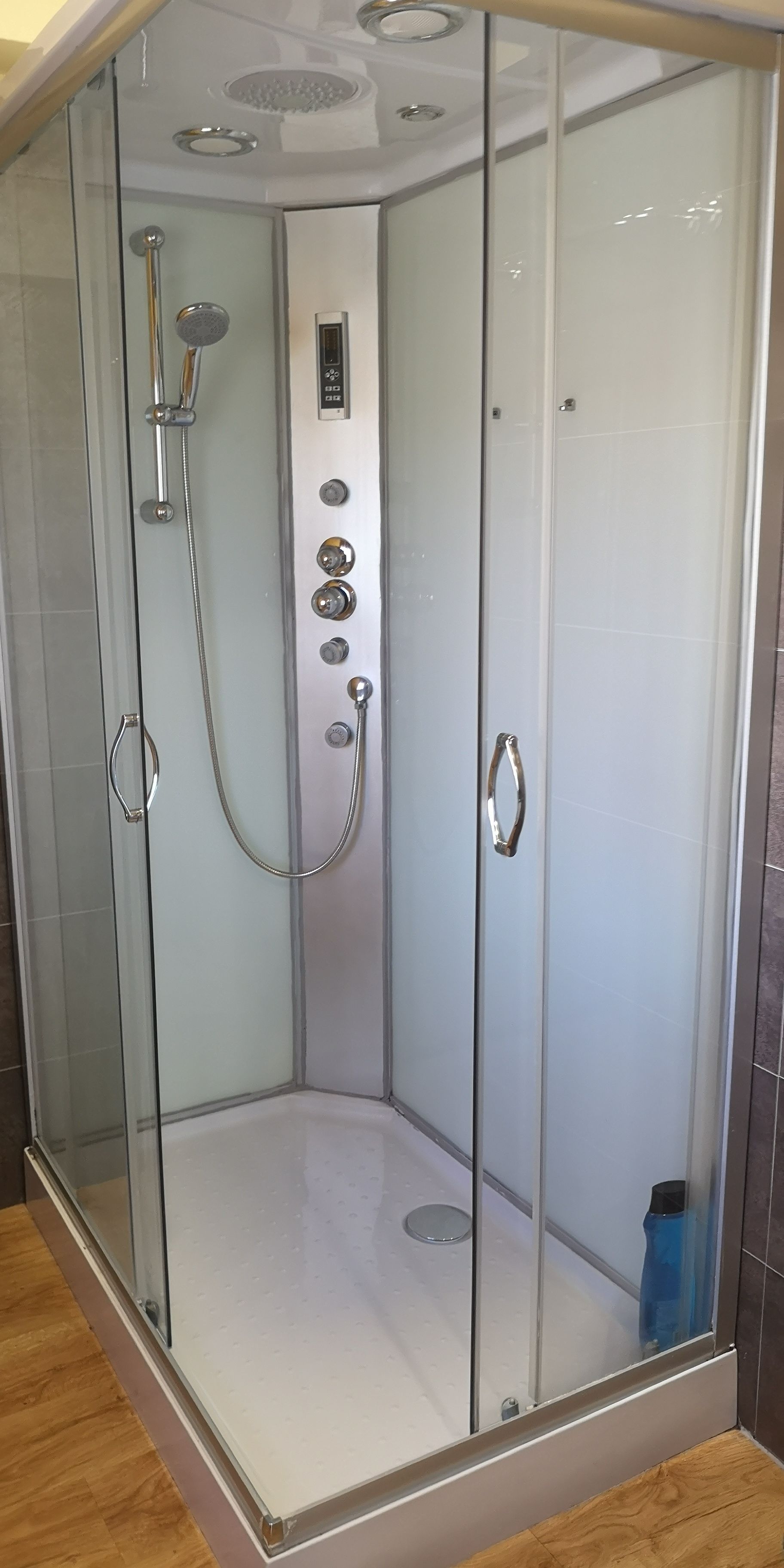Deluxe Double Room, Private Bathroom | Bathroom shower