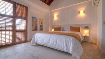 Premium bedding, in-room safe, desk, free cots/infant beds