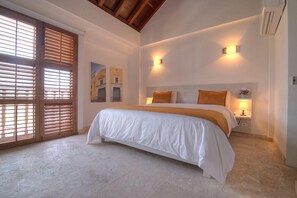 Premium bedding, in-room safe, desk, free cribs/infant beds - Hotel Boutique La Artillería (Cartagena)