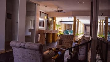 Lobby lounge