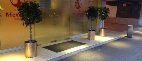 Pintu masuk hartanah