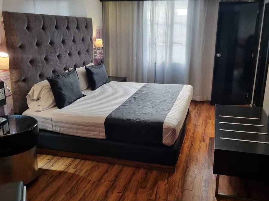 Standard Room, 1 King Bed
