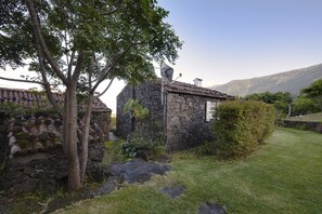 Property grounds - Houses In Pico (Sao Roque do Pico)