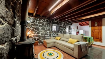 House, 2 Bedrooms | Living area | Flat-screen TV, fireplace