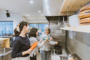 Shared fridge, microwave - Grand Hostel LDK Sapporo (Sapporo)