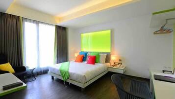 Extra Large Room | Living area | Flat-screen TV