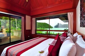 Minibar, in-room safe, desk, laptop workspace - Phi Phi Island Cabana Hotel (Ko Phi Phi)