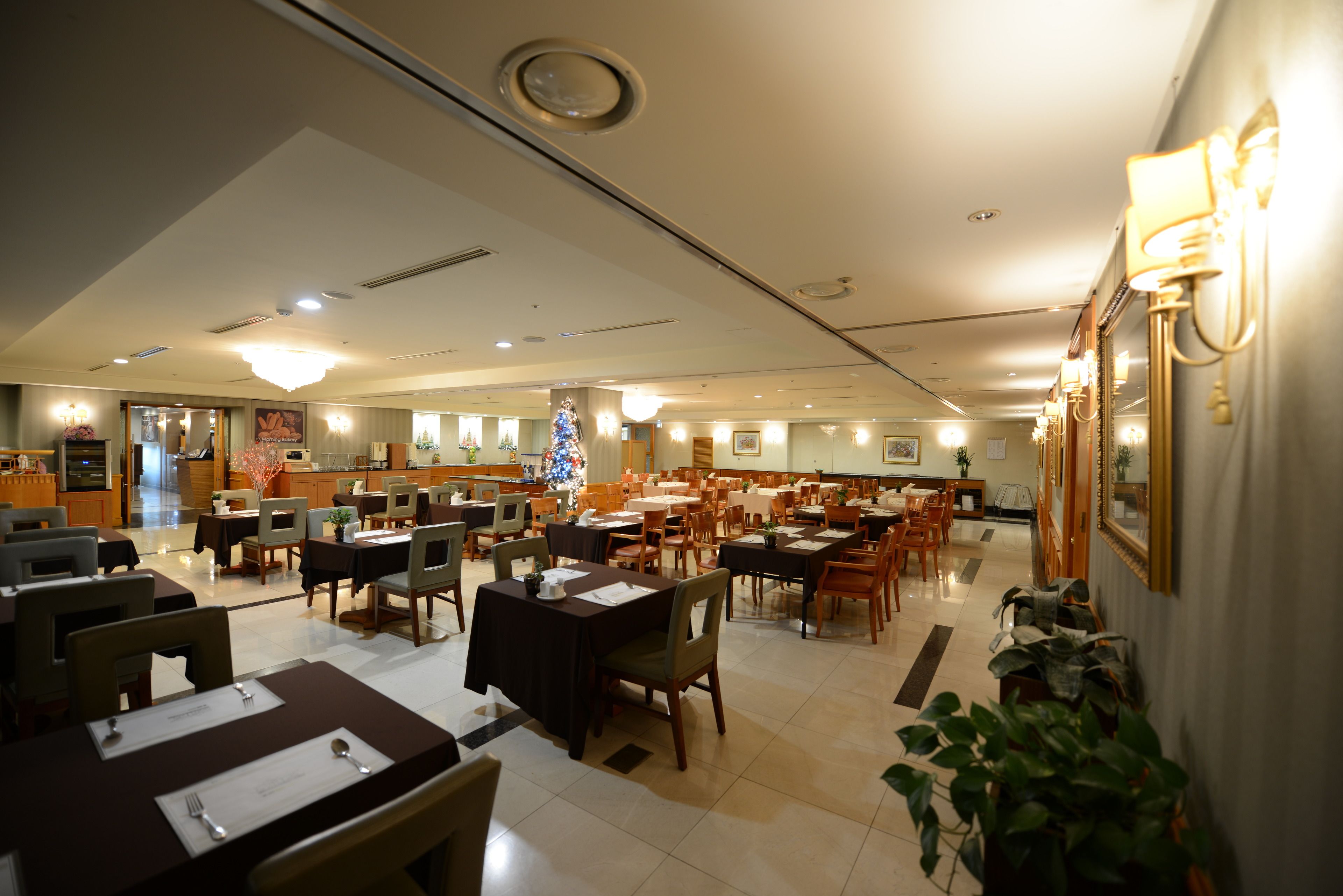 Breakfast, lunch and dinner served