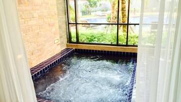 2 Bedroom Pool Suite | Jetted bathtub