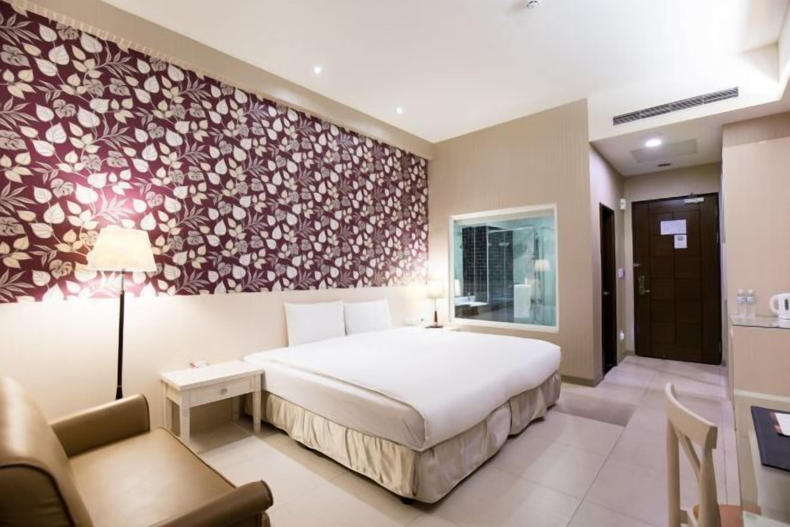 Down duvets, in-room safe, desk, soundproofing