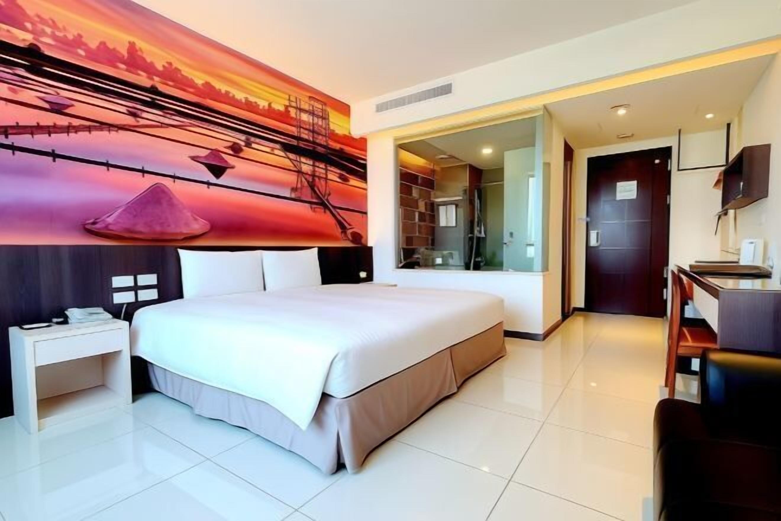 Down duvets, in-room safe, desk, soundproofing