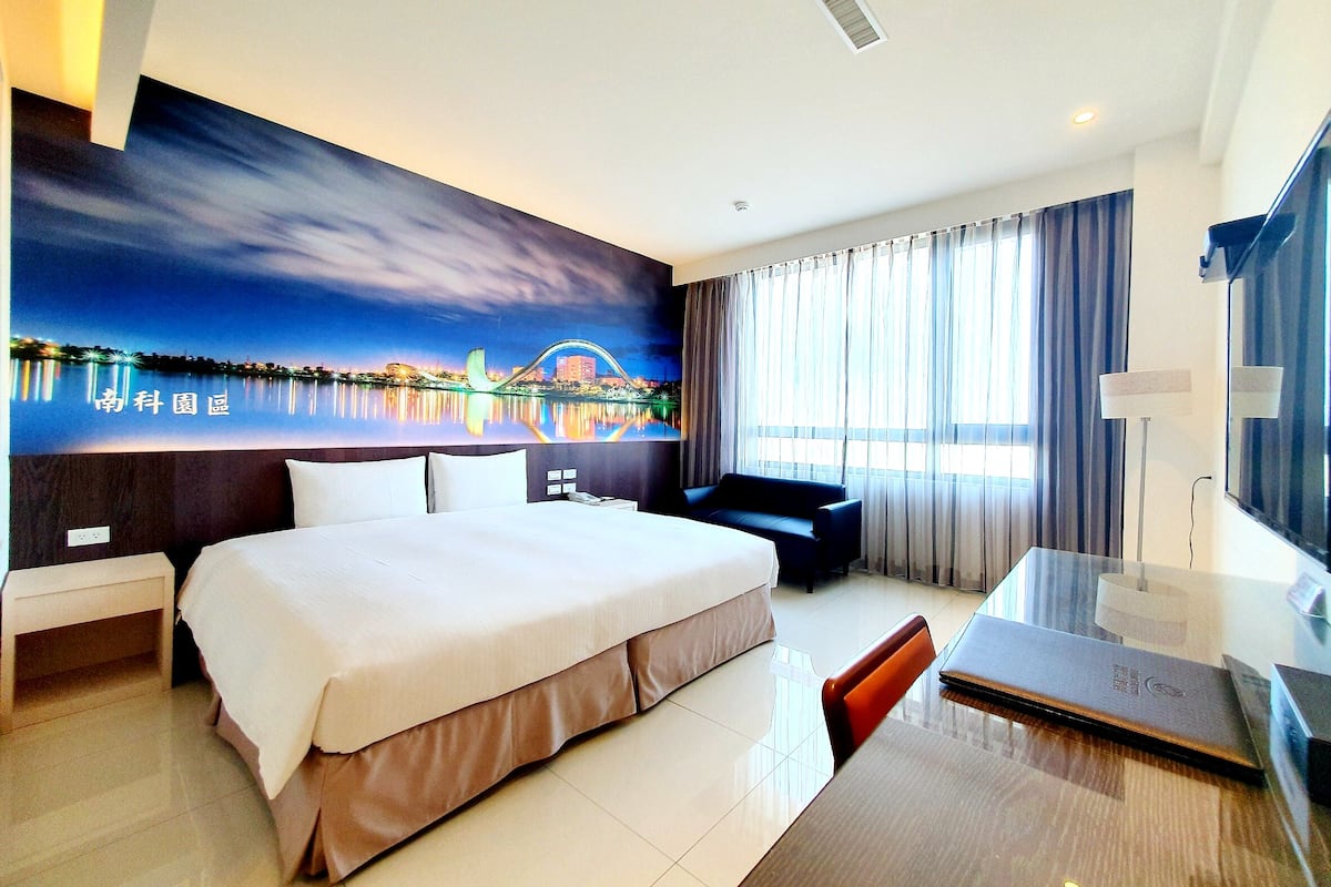 Kamar Double Elite | Selimut bulu angsa, brankas, meja kerja, dan kedap suara