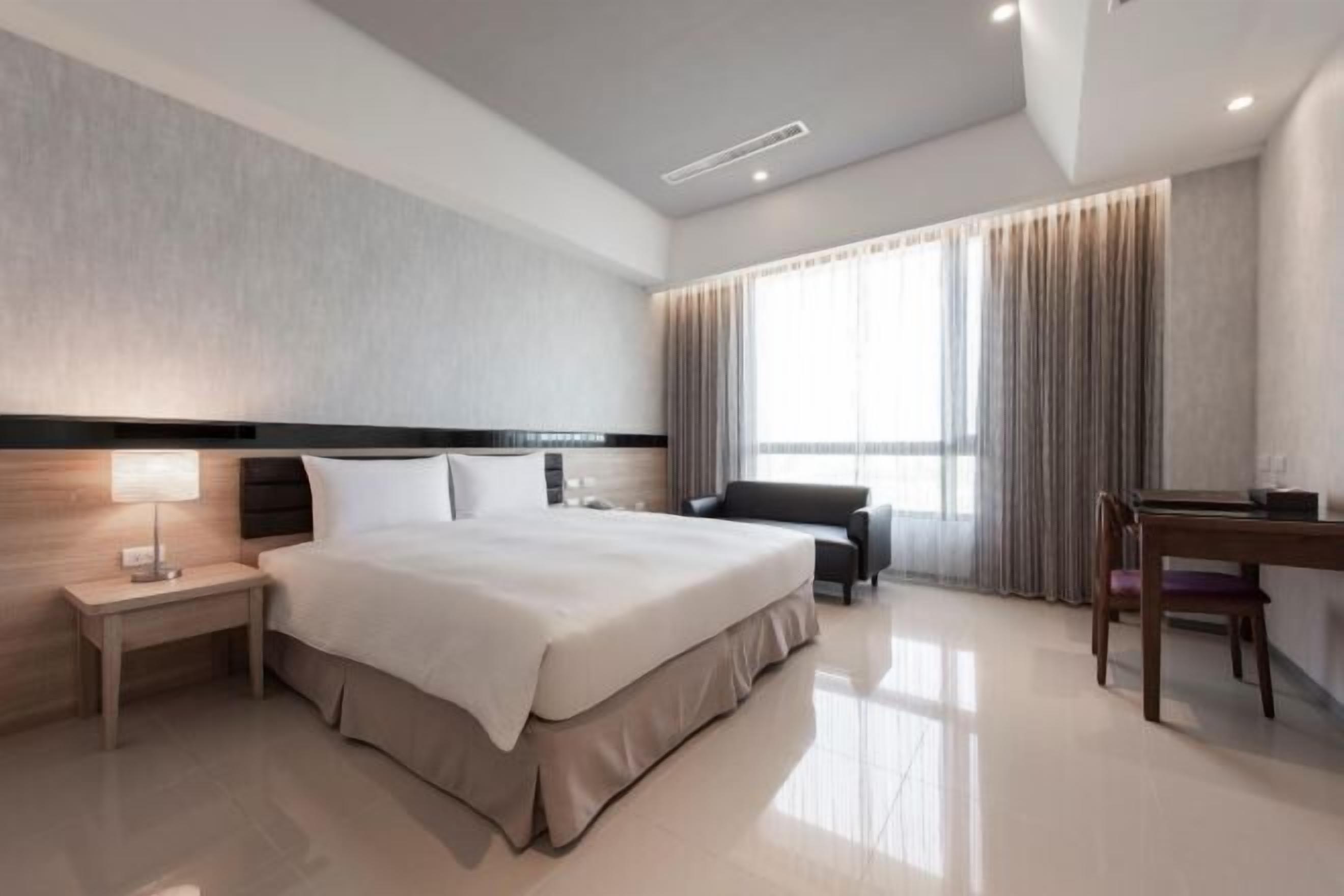 Down duvets, in-room safe, desk, soundproofing