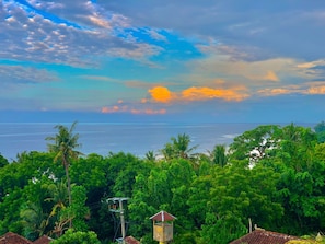 In-room safe, desk, free WiFi - Titi Sedana Homestay (Karangasem)