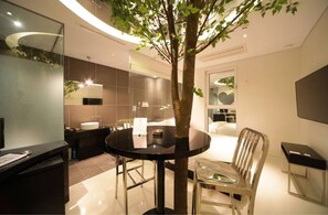 Deluxe Double Room | Free WiFi, bed sheets - Hotel Star The Masterpiece Suite (Seoul)