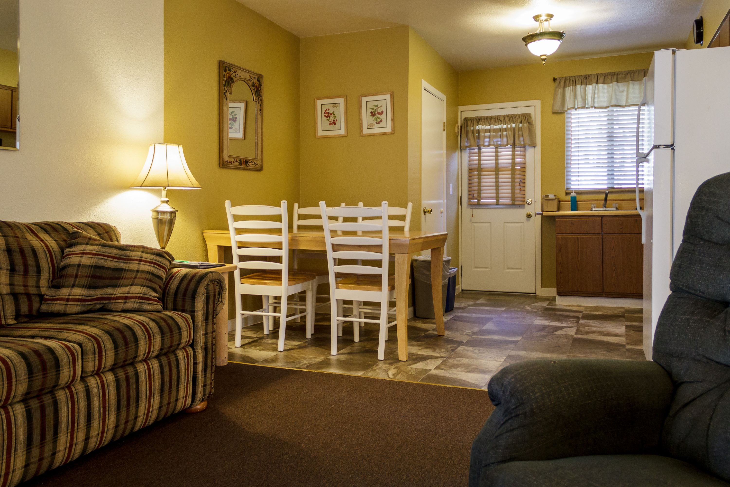 Suite, 2 Bedrooms | Private kitchen | Microwave, coffee/tea maker, freezer