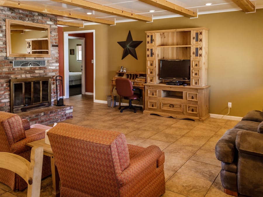 2 Bedroom Suite with Jetted Tub