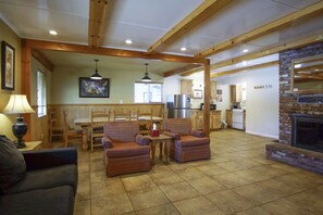 2 Bedroom Suite with Jetted Tub