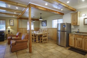 2 Bedroom Suite with Jetted Tub