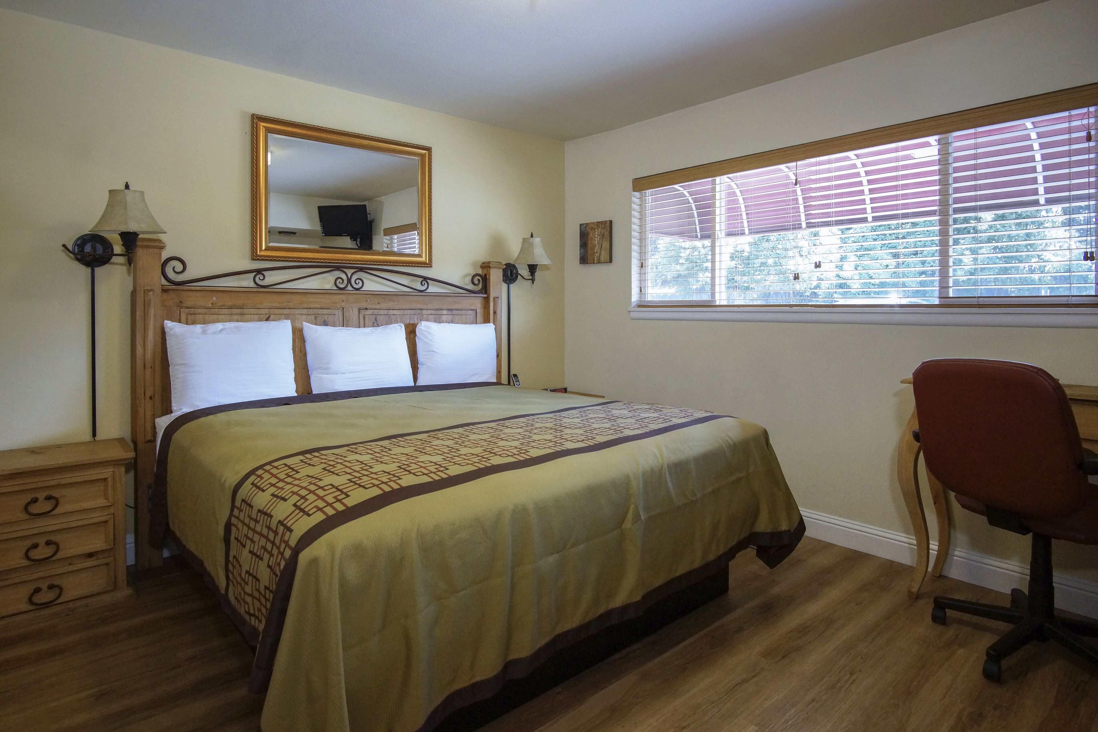 2 Bedroom Suite with Jetted Tub