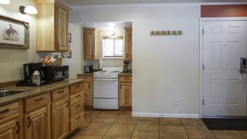 2 Bedroom Suite with Jetted Tub | Private kitchen