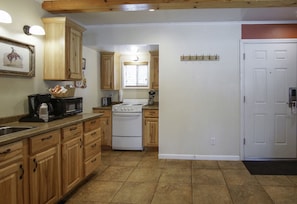 2 Bedroom Suite with Jetted Tub | Private kitchen | Microwave, coffee/tea maker, freezer - Charm Motel & Suites (Burney)