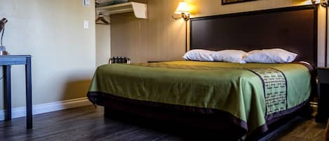 Premium bedding, desk, iron/ironing board, free WiFi