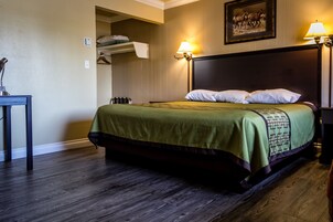 Room, 1 King Bed | Premium bedding, desk, iron/ironing board, free WiFi