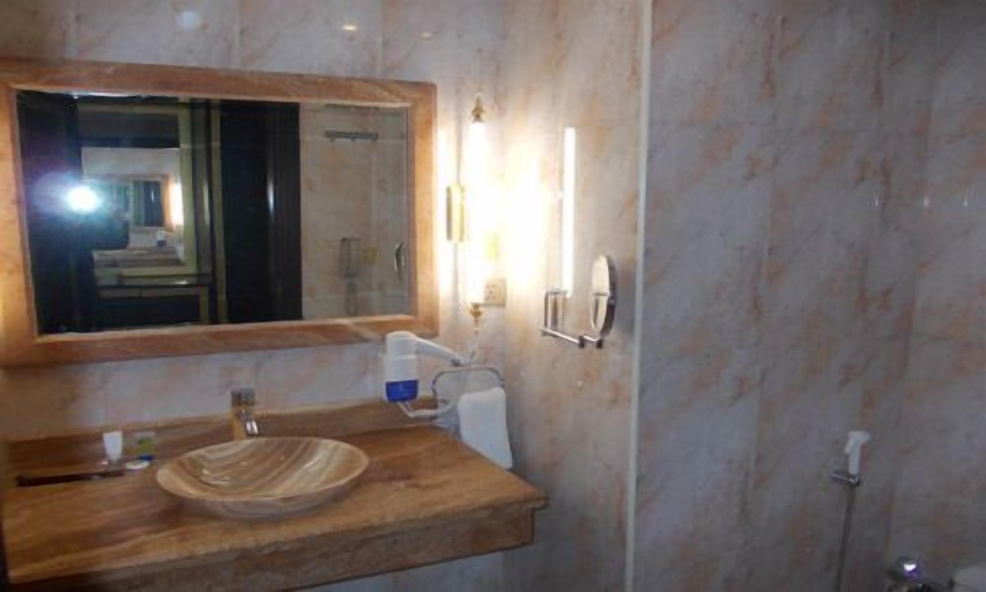 Photo - Tourist Hotel
