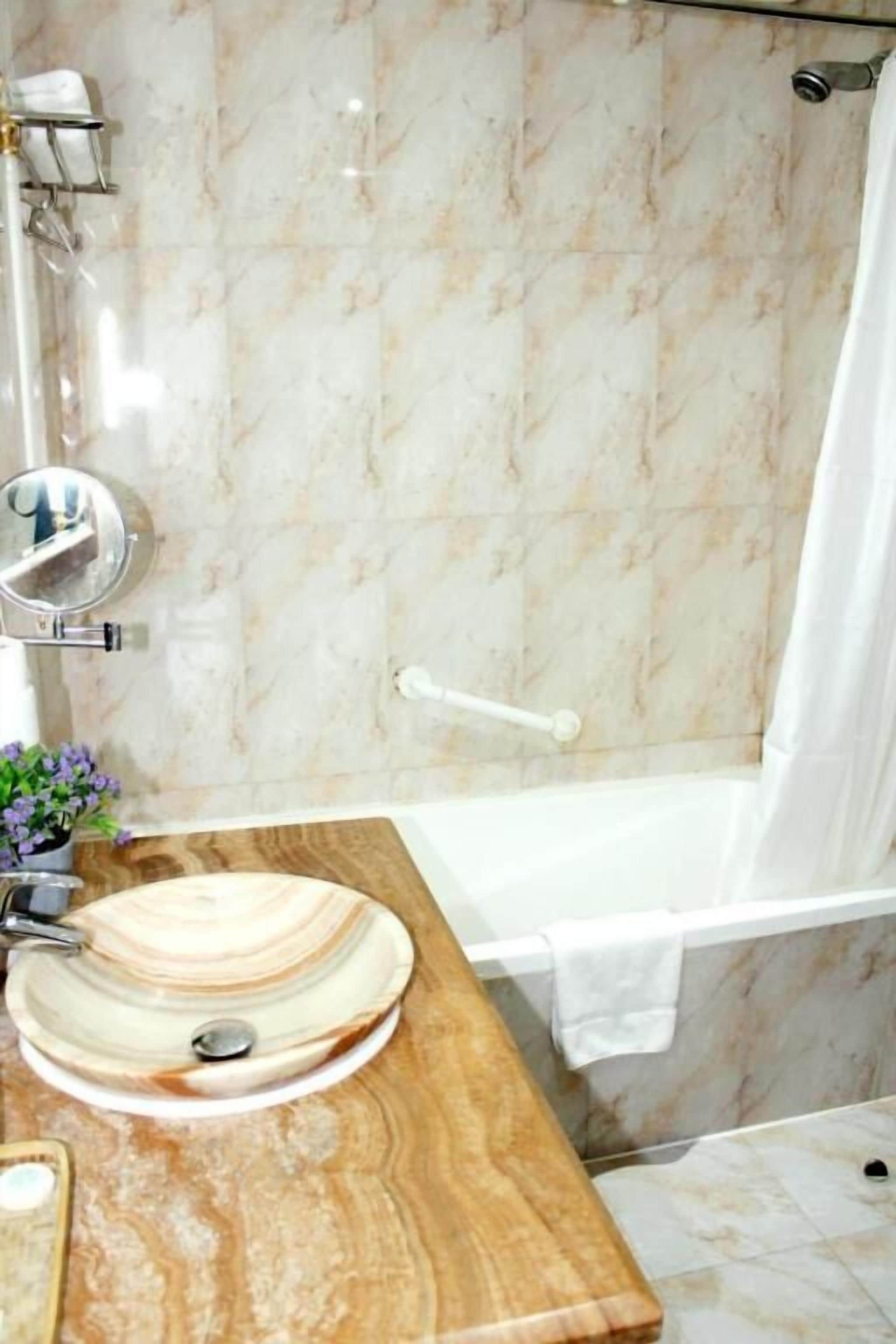 Photo - Tourist Hotel