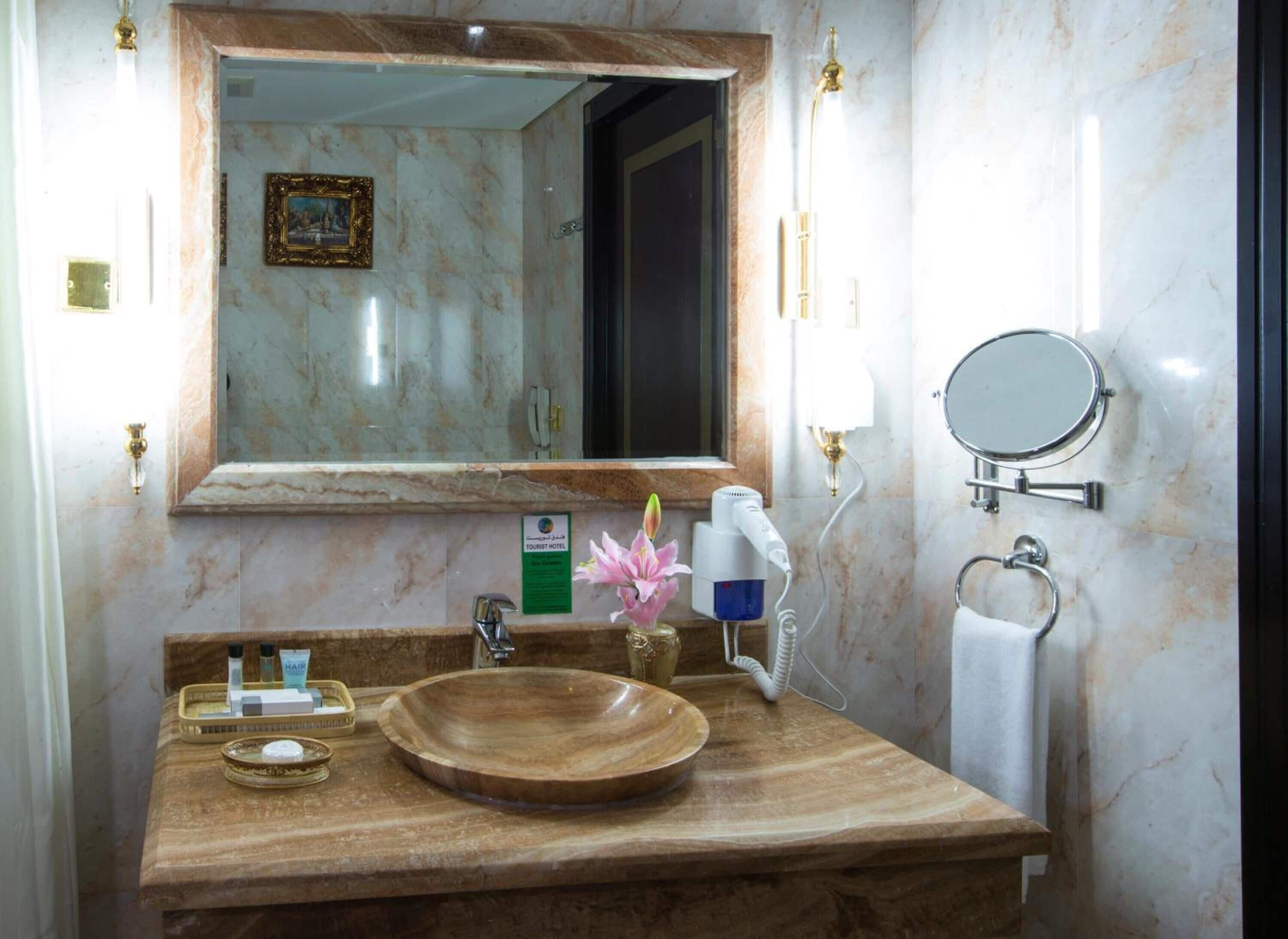 Photo - Tourist Hotel