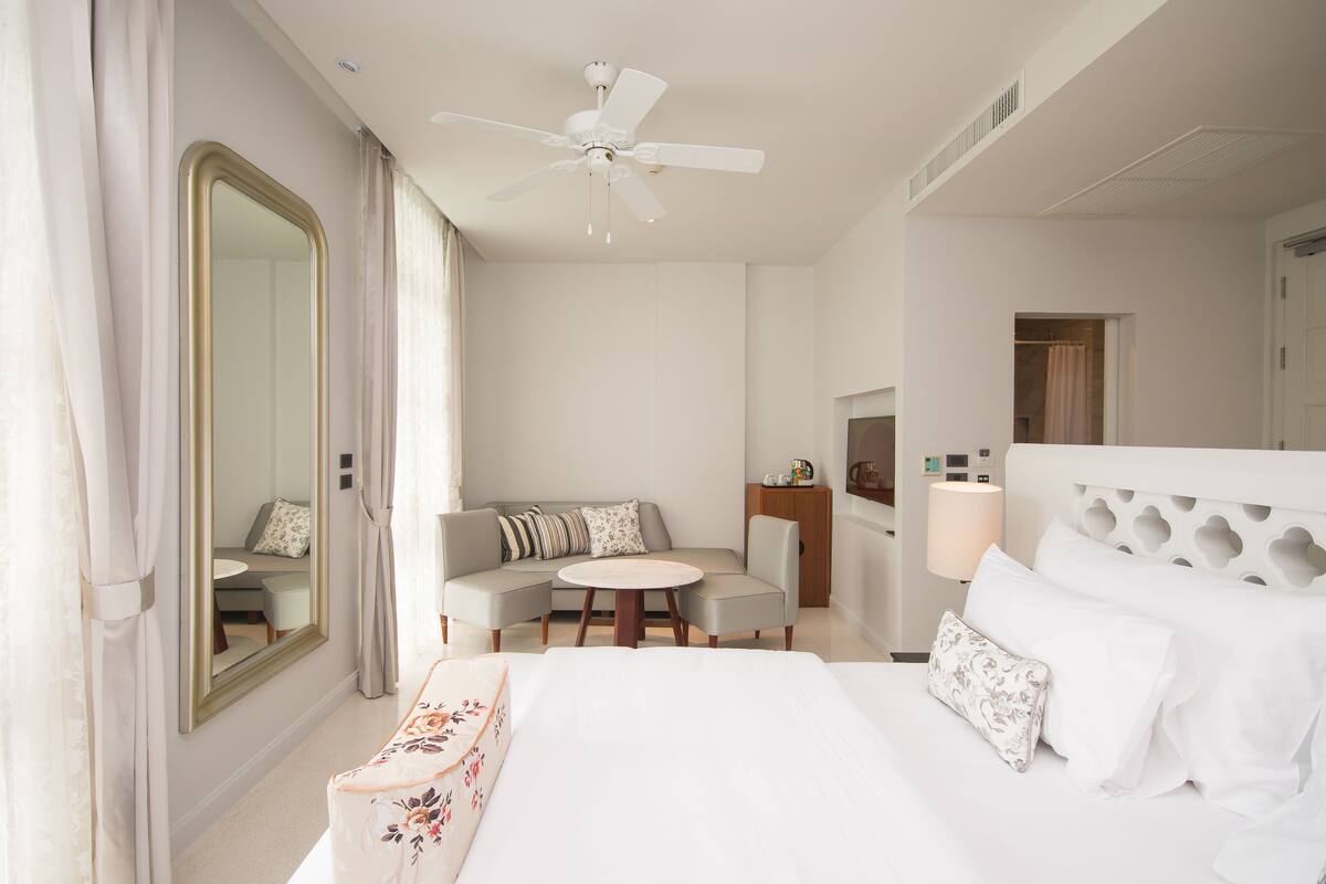 junior suite, balcony | 1 bedroom, in-room safe, desk, blackout curtains