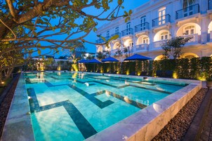 Outdoor pool, pool umbrellas, sun loungers
