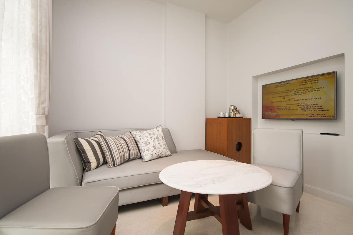 junior suite, balcony | living area | lcd tv