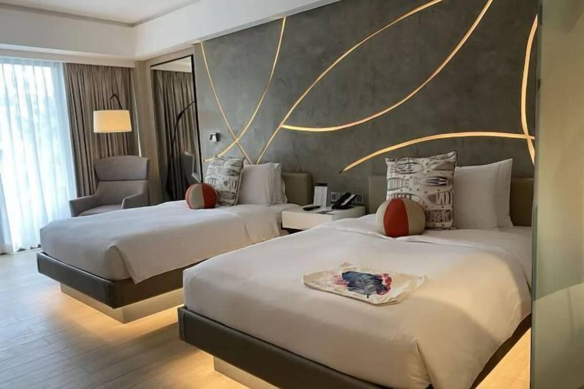 In-room safe, blackout curtains, free WiFi, bed sheets