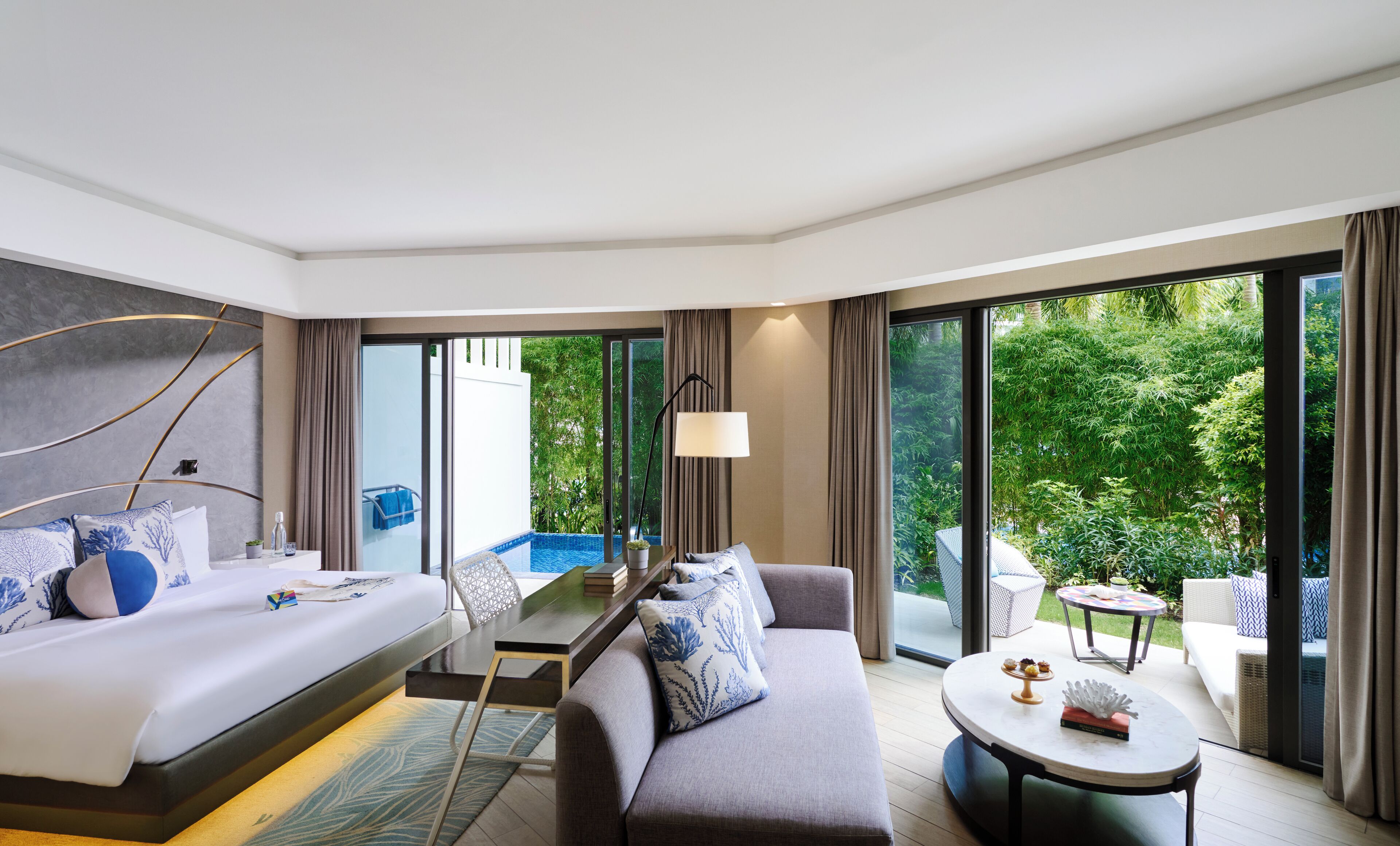 Garden Premier with Pool | Caja fuerte, cortinas opacas, wifi gratis y ropa de cama